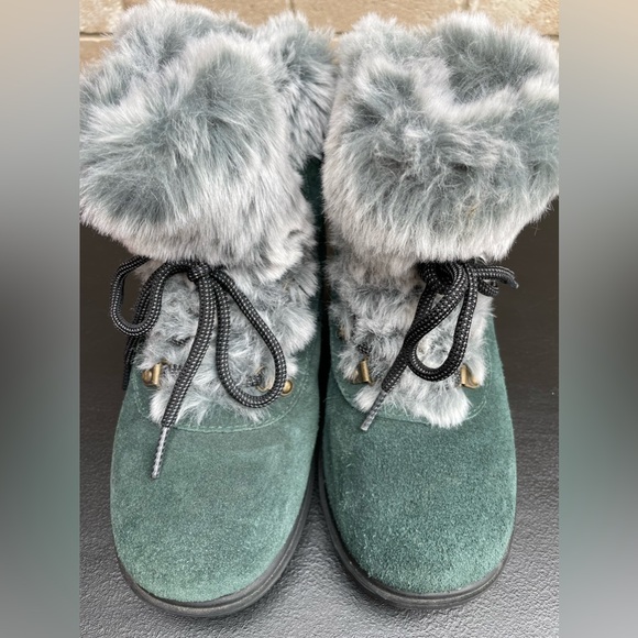 Bearpaw fuzzy boots - Picture 2 of 7